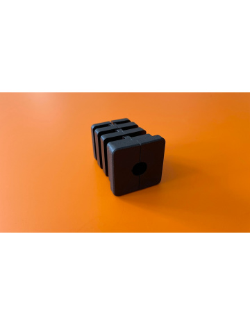 Zátka 30x30 - kovový závit M8