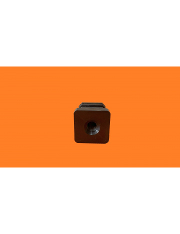 Zátka do profilu 25x25x2mm s plastovým závitom M8