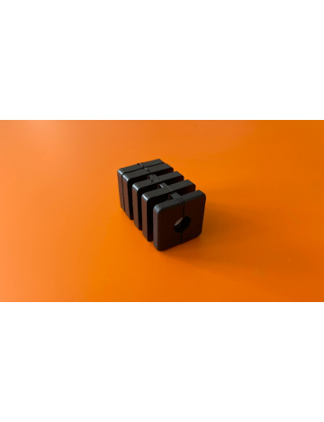 Zátka 30x30 - kovový závit M8, bez objímky